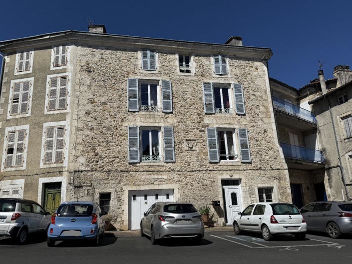 Image No.1-Maison de 7 chambres à vendre à Nontron