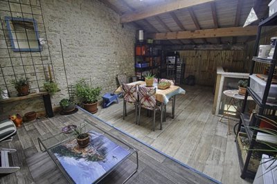 1 - Saint-Jean-d'Angély, Property