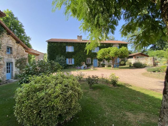Image No.1-4 Bed Property for sale