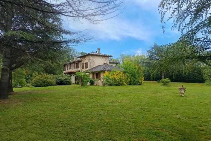Image No.1-4 Bed Property for sale