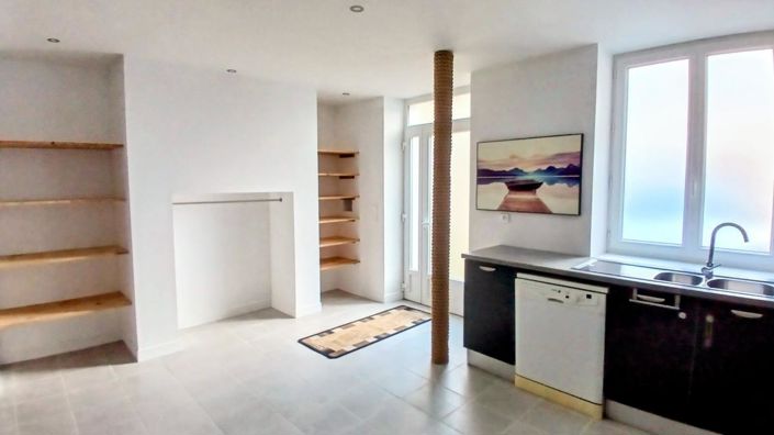 Image No.1-3 Bed Property for sale