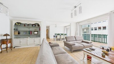 1 - Bayonne, Townhouse