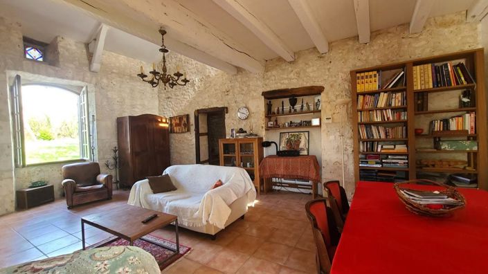 Image No.1-4 Bed House for sale
