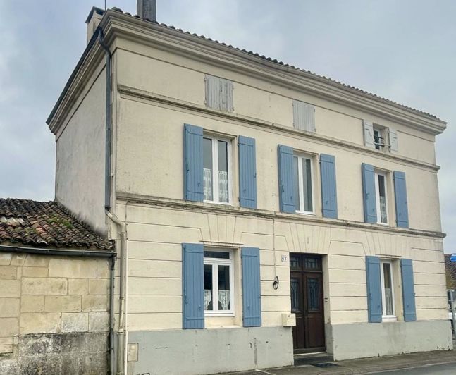 Charente-Maritime, Property