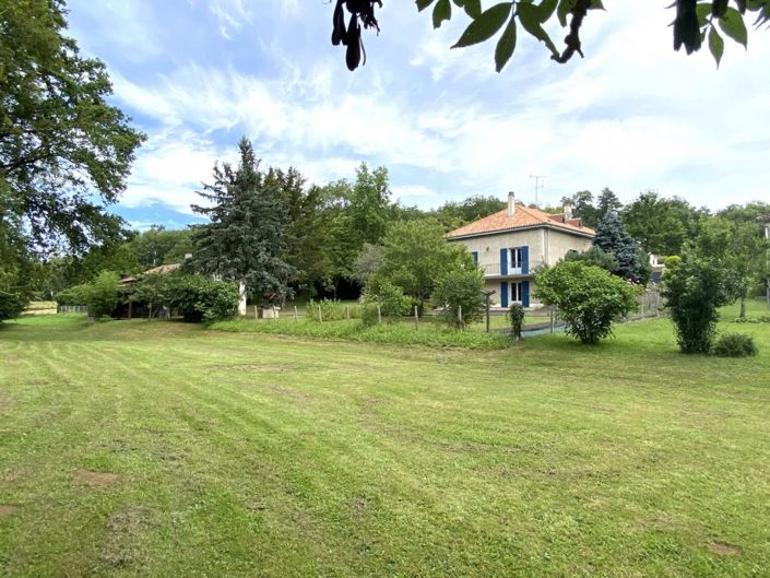 Image No.1-5 Bed Property for sale