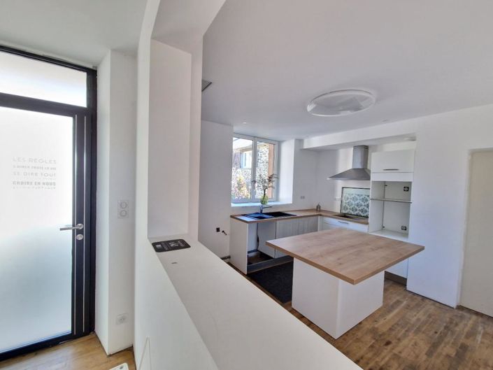 Image No.1-4 Bed House for sale