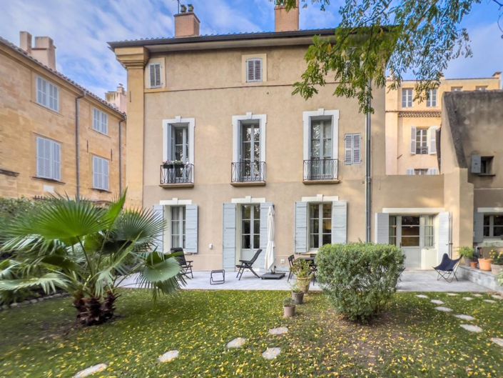 Image No.1-5 Bed Property for sale