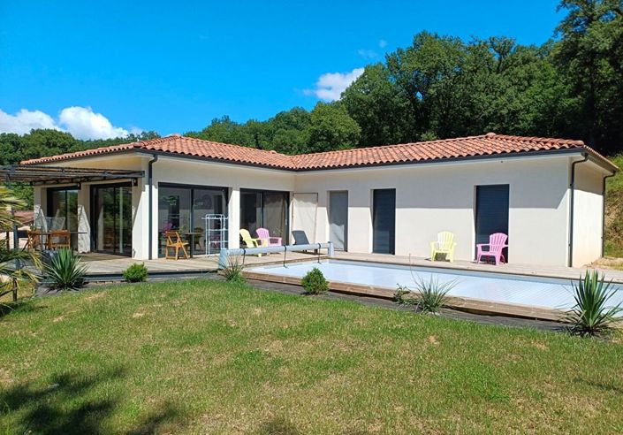 Image No.1-4 Bed Property for sale