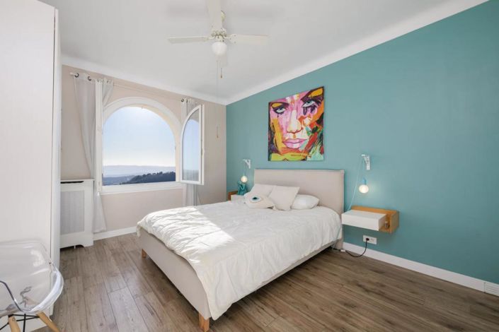 Image No.10-5 Bed Property for sale