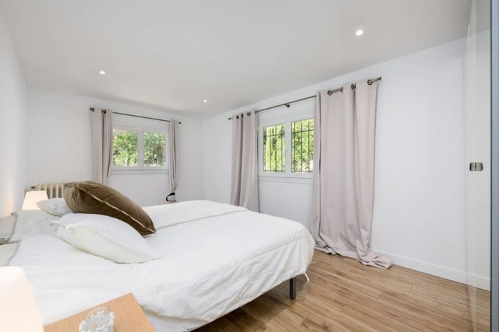 Image No.11-5 Bed Property for sale