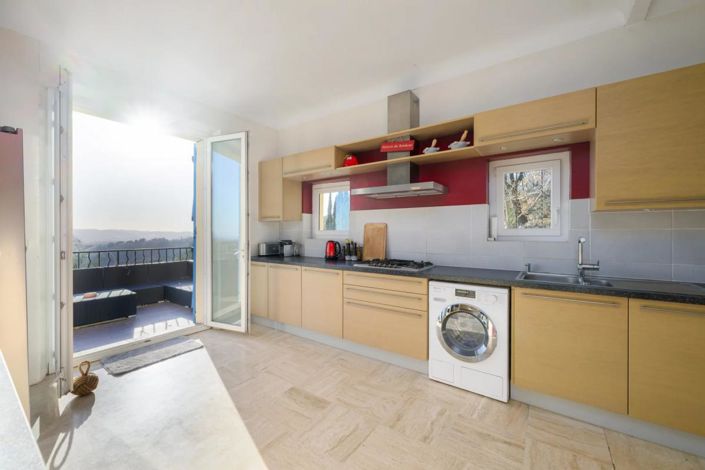 Image No.6-5 Bed Property for sale