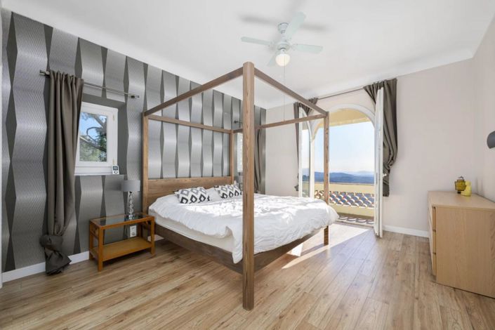 Image No.8-5 Bed Property for sale