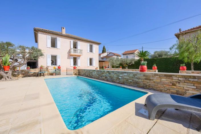 Image No.1-5 Bed Property for sale