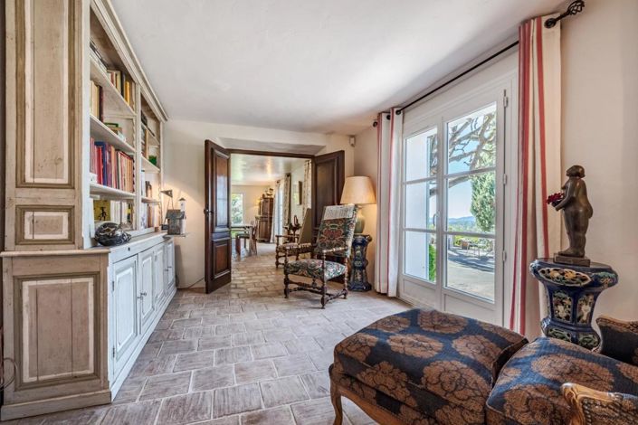 Image No.13-4 Bed Property for sale