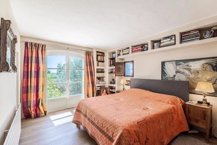 Image No.14-4 Bed Property for sale