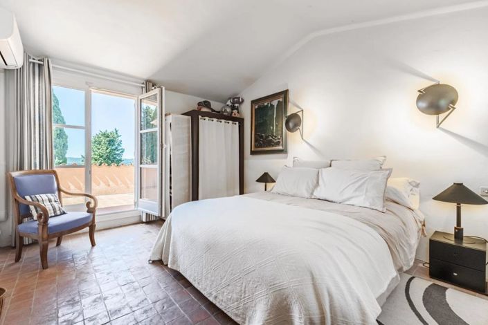 Image No.15-4 Bed Property for sale