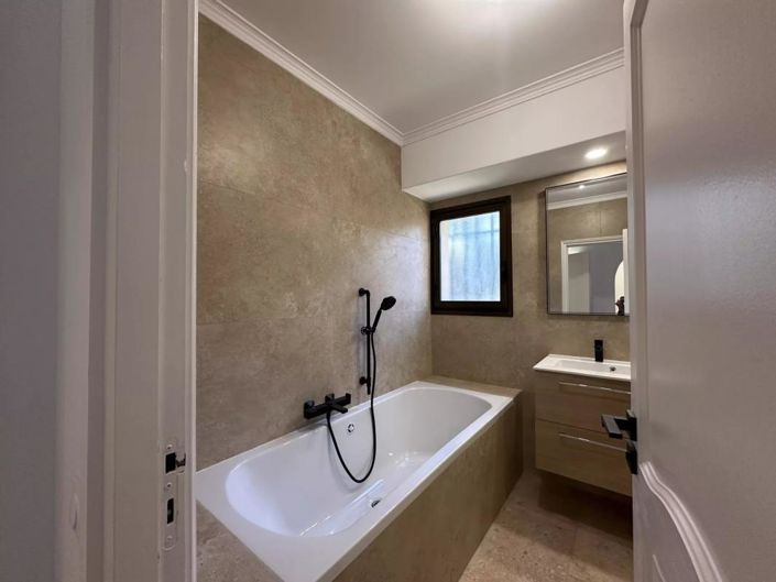 Image No.1-4 Bed Villa for sale