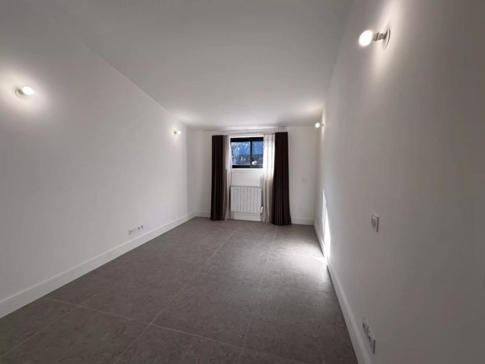 Image No.2-4 Bed Villa for sale