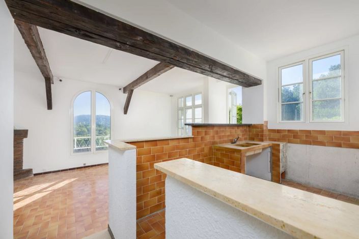 Image No.13-5 Bed Property for sale