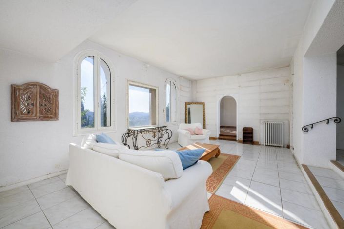 Image No.9-5 Bed Property for sale