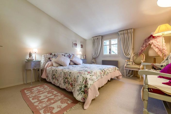 Image No.14-5 Bed Property for sale