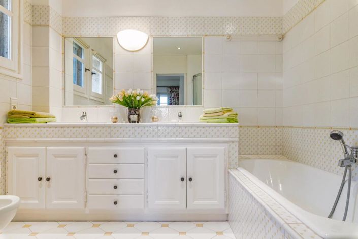 Image No.16-5 Bed Property for sale