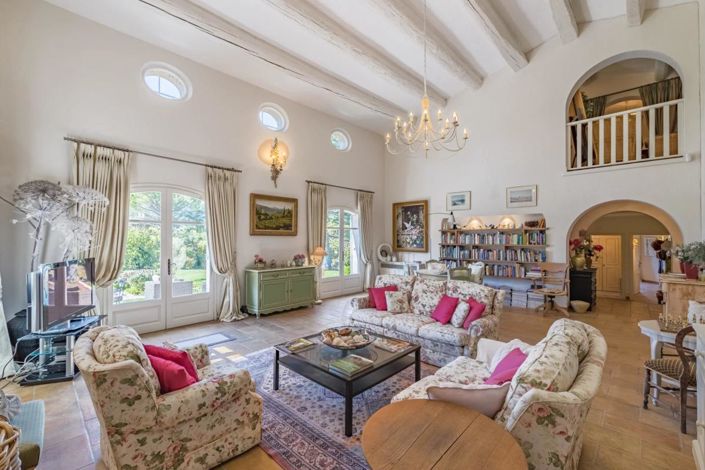 Image No.5-5 Bed Property for sale