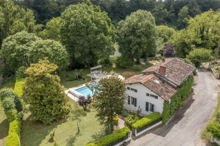 Image No.1-6 Bed Property for sale