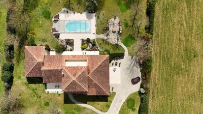 1 - Montauban, Property