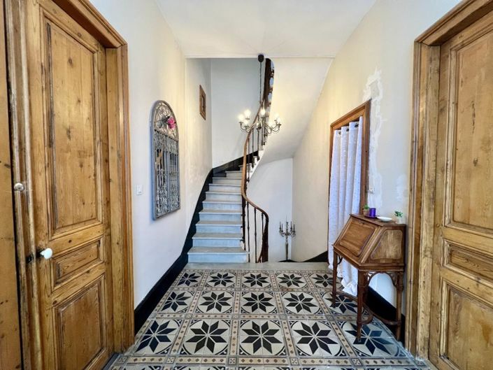 Image No.1-5 Bed House for sale