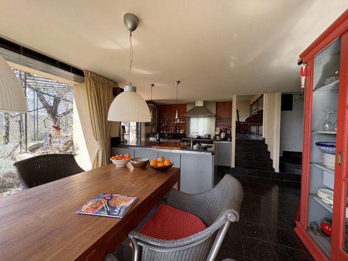 Image No.10-3 Bed Property for sale