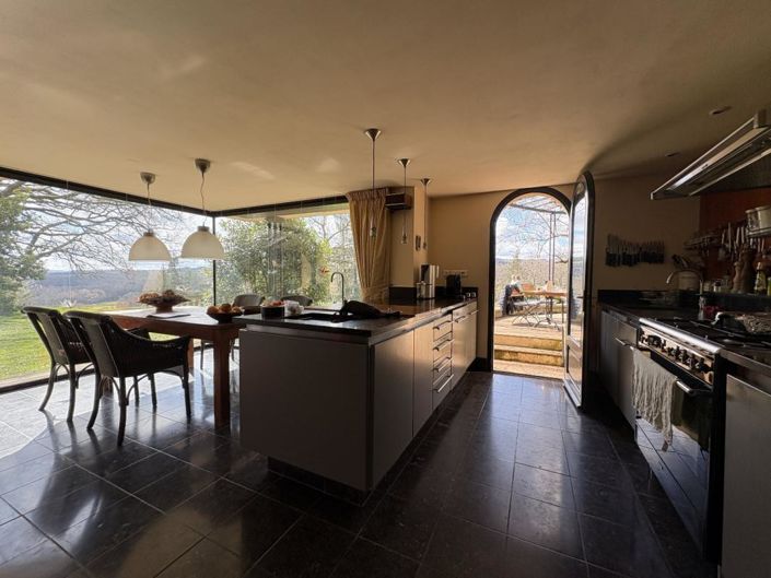 Image No.11-3 Bed Property for sale