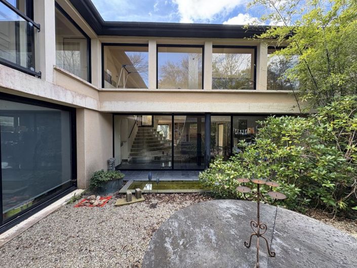 Image No.12-3 Bed Property for sale