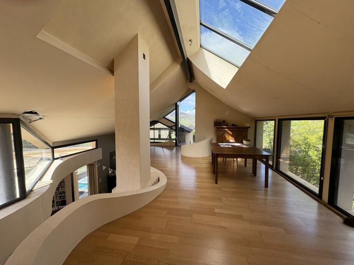 Image No.15-3 Bed Property for sale