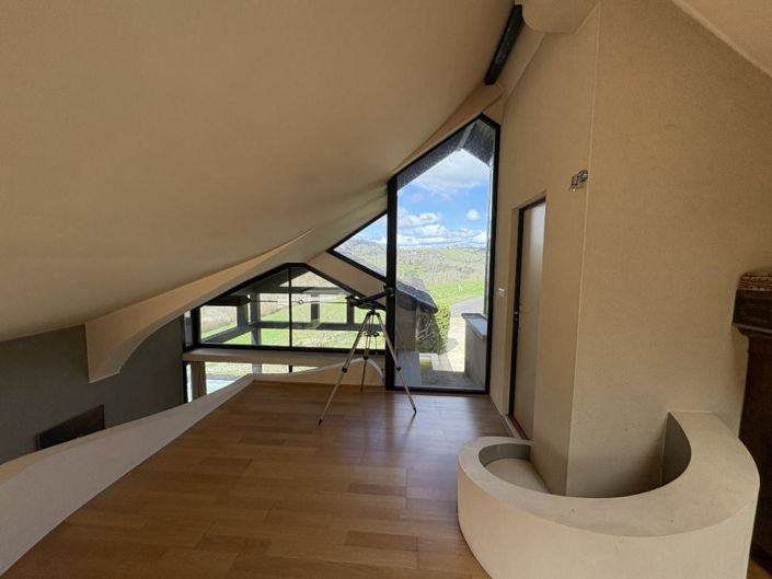 Image No.16-3 Bed Property for sale