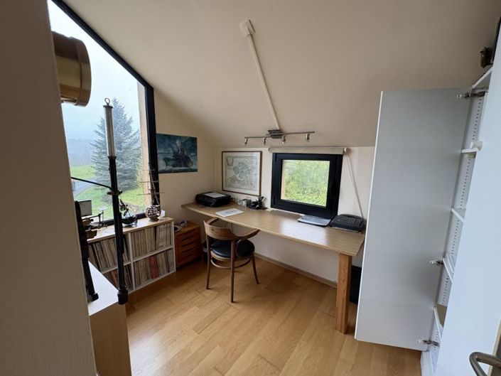 Image No.17-3 Bed Property for sale