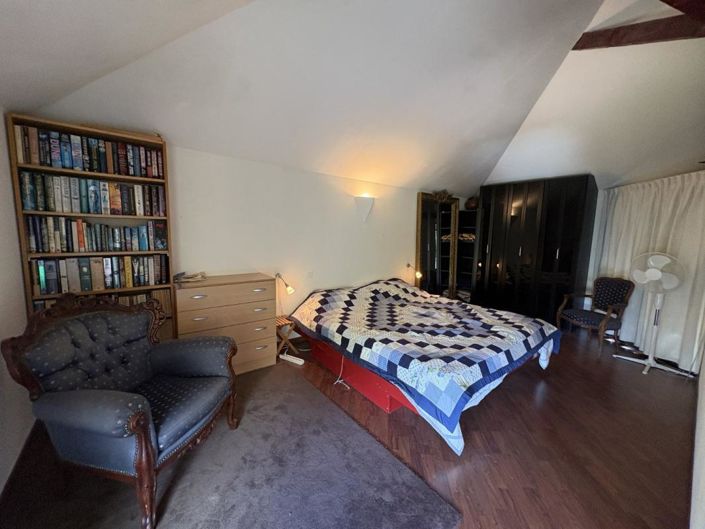 Image No.19-3 Bed Property for sale