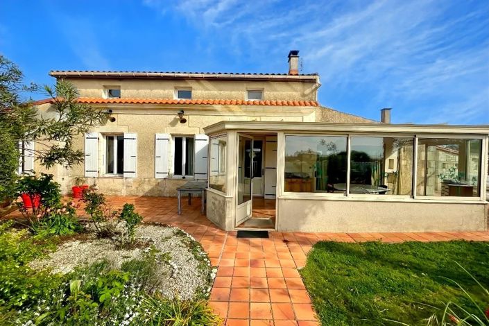 Image No.1-4 Bed Property for sale