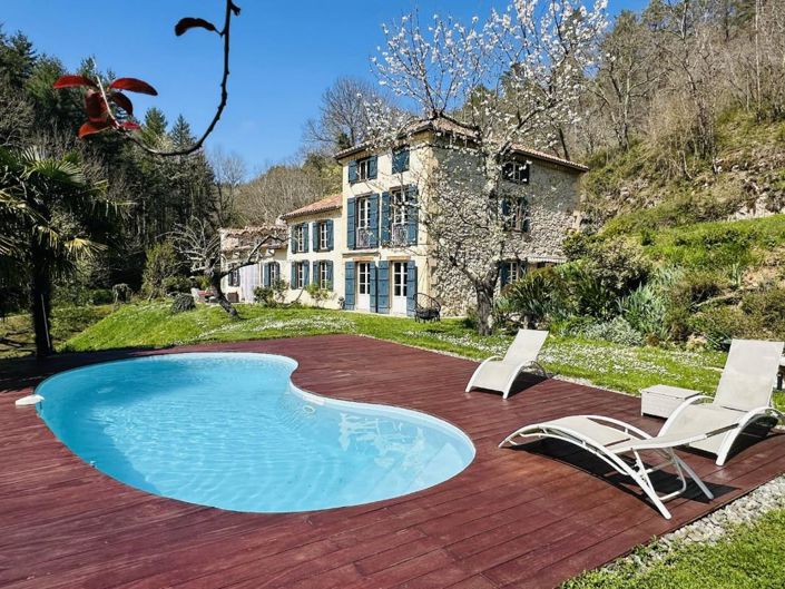 Image No.1-5 Bed Property for sale