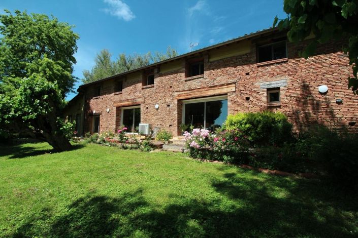 Image No.1-8 Bed House for sale