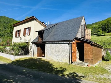 1 - Saint-Lary, Property