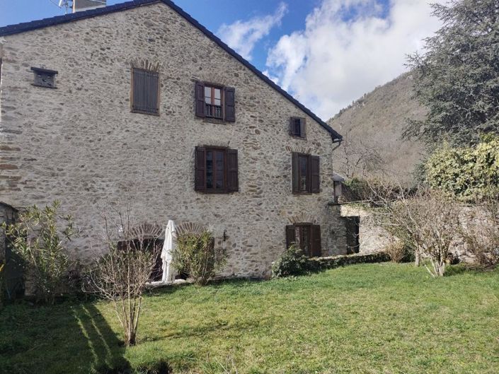 Image No.1-8 Bed Property for sale