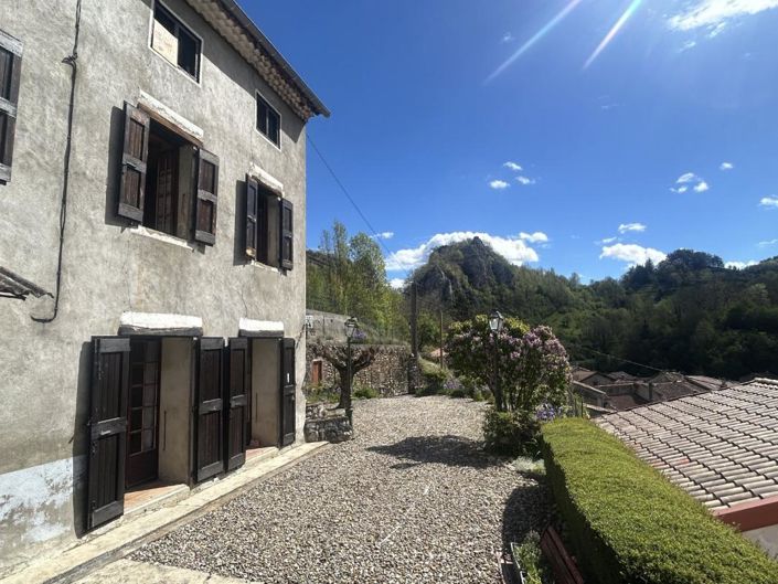 Image No.1-4 Bed Property for sale