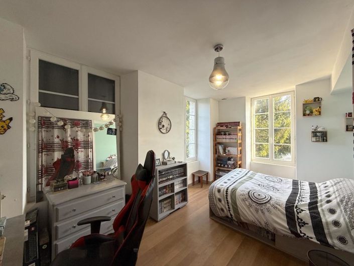 Image No.12-9 Bed Chateaux for sale