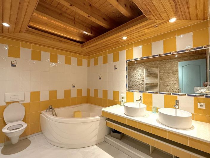 Image No.16-9 Bed Chateaux for sale