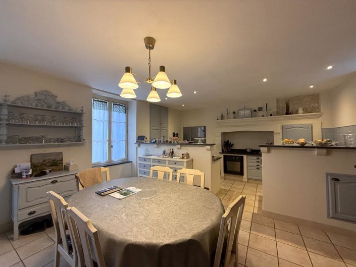 Image No.7-9 Bed Chateaux for sale