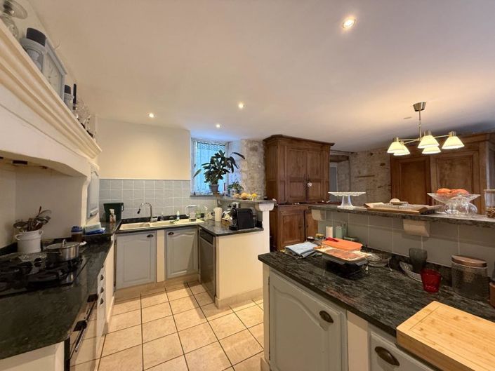 Image No.8-9 Bed Chateaux for sale