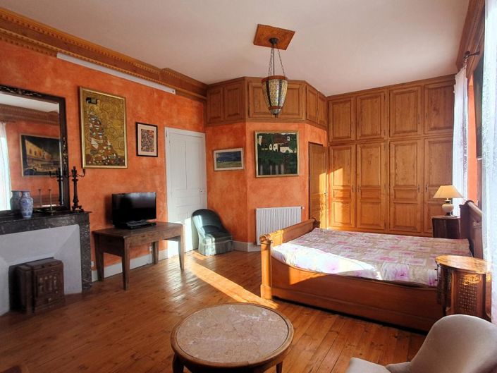 Image No.20-4 Bed Property for sale