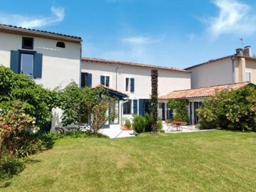 1 - Rieucros, Property