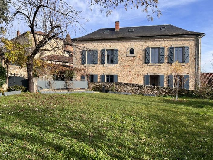 Image No.1-4 Bed House for sale